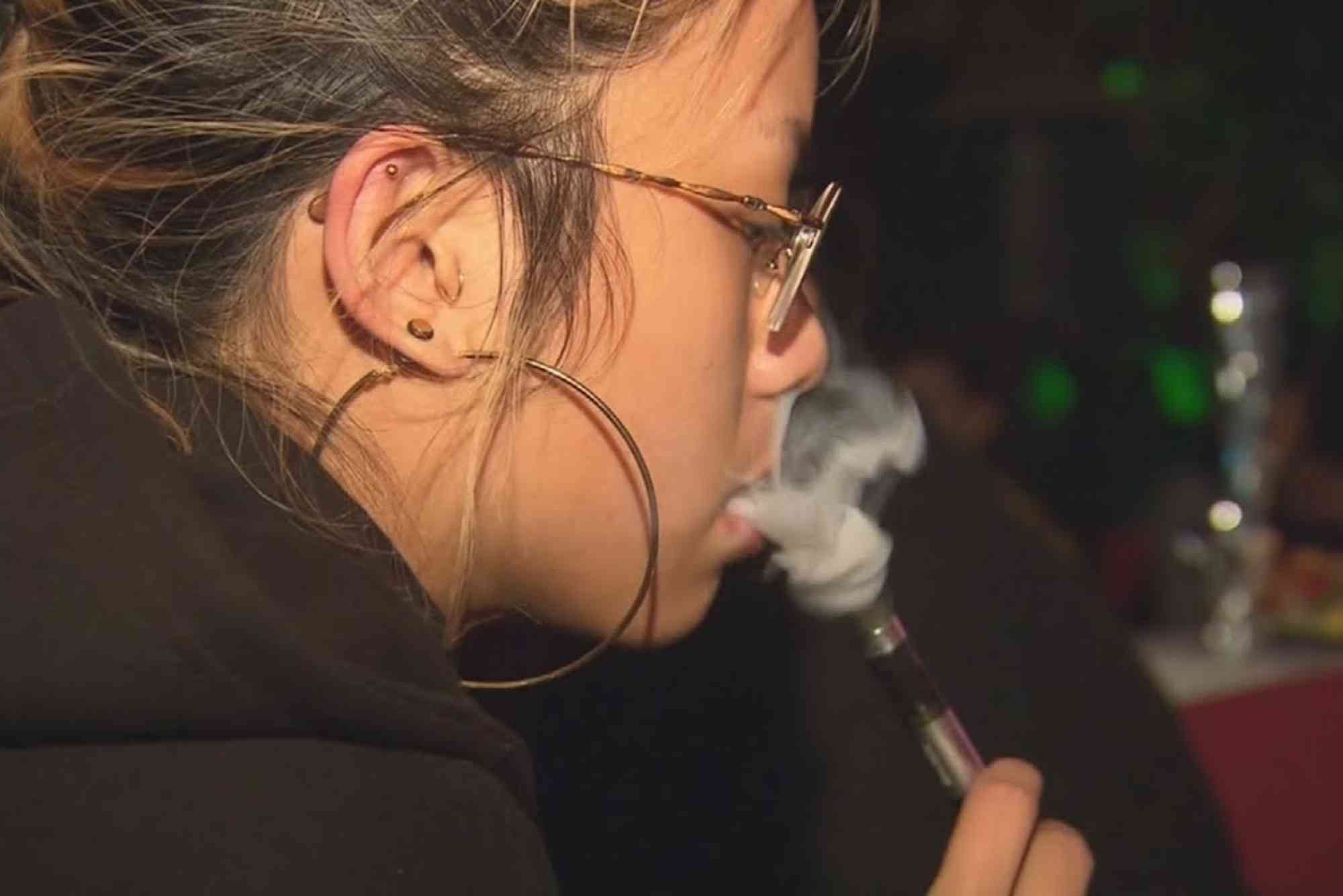 Is Vaping in Public Illegal UAE